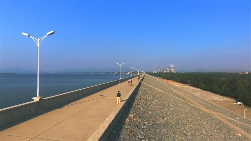 坝顶路面